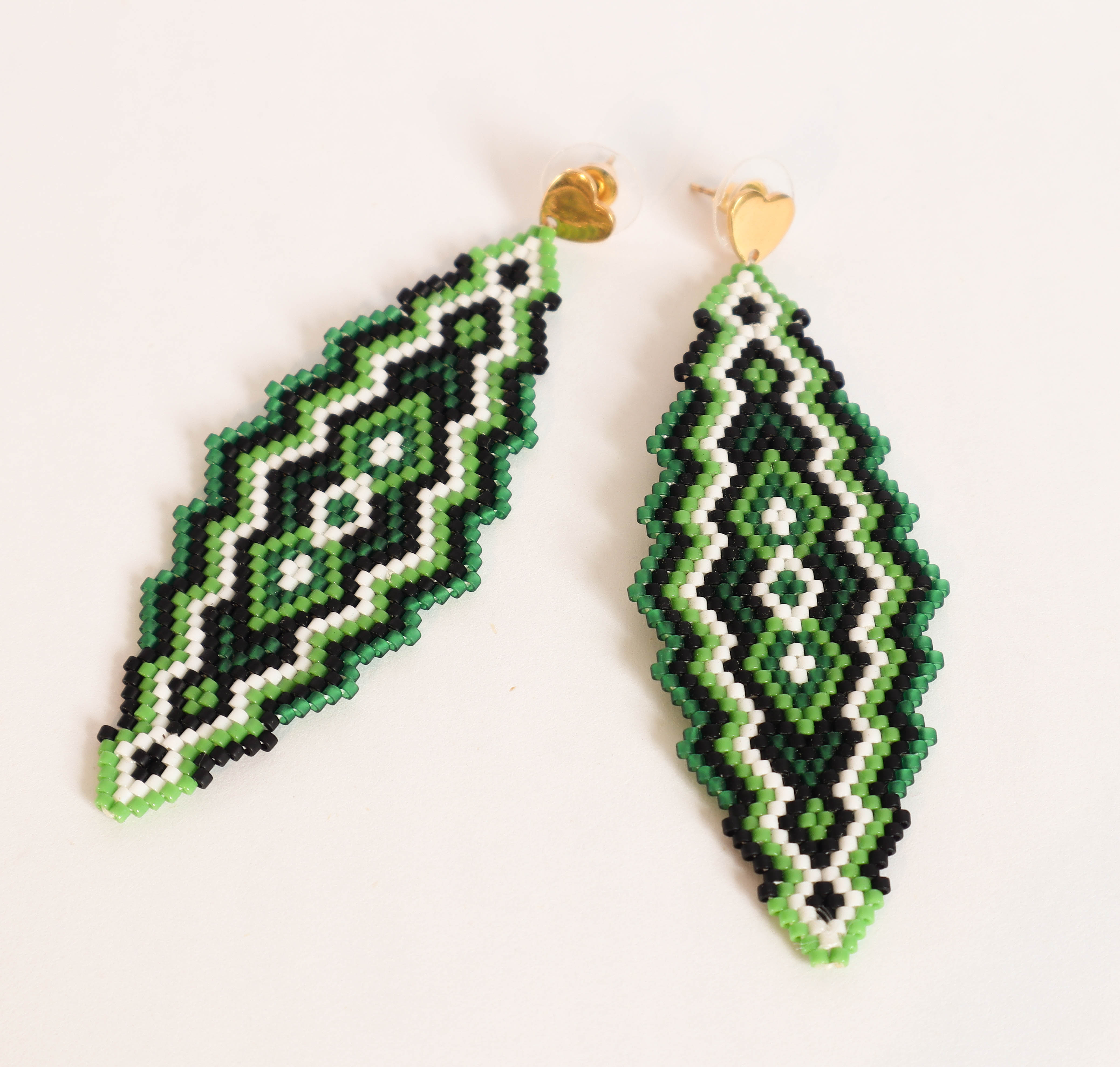 ARETES ROMBO FLECHA LARGO.