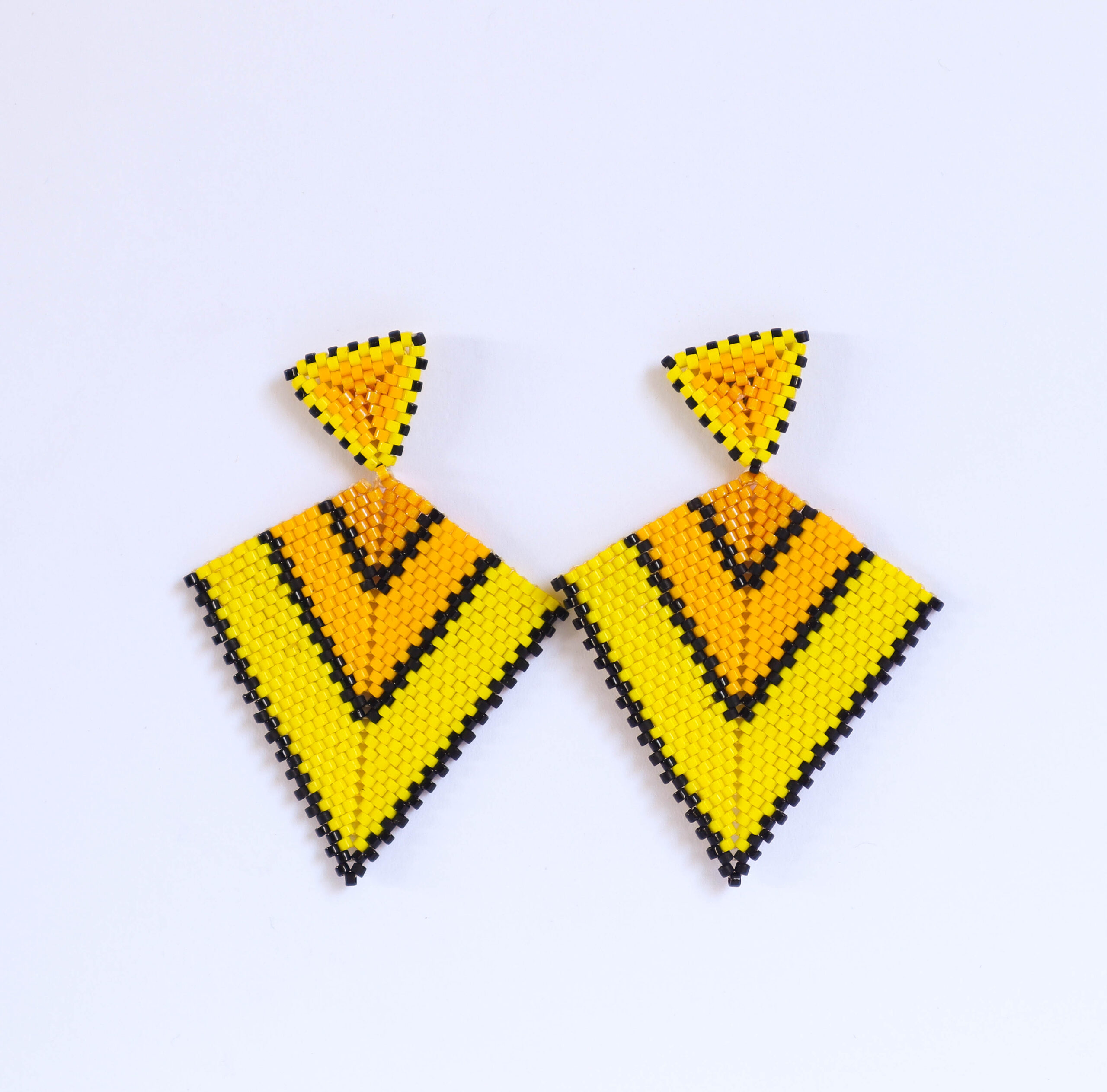 ARETES TIPO FLECHA