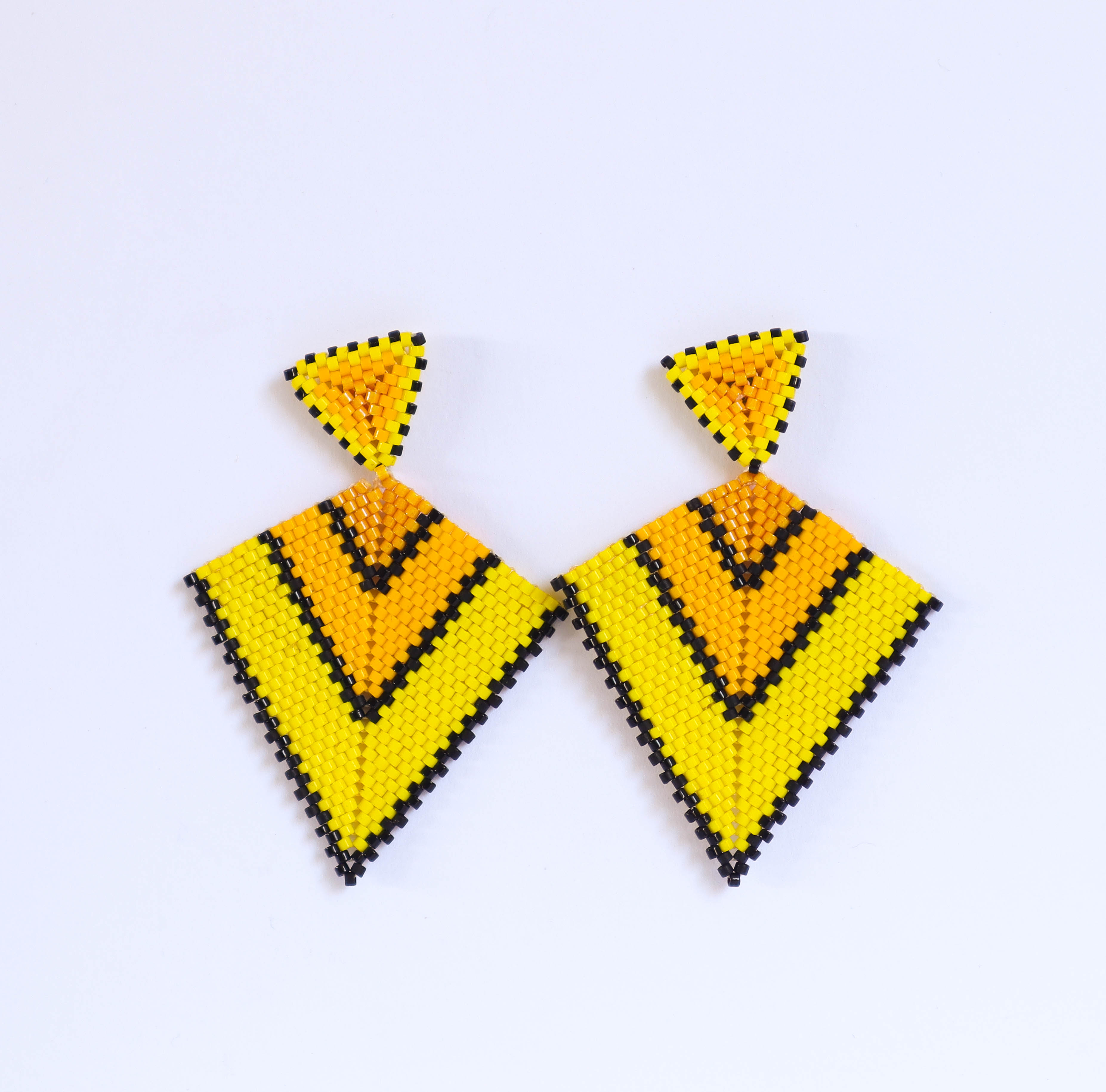 ARETES TIPO FLECHA